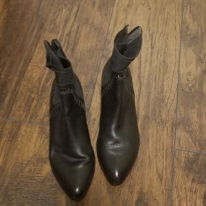 Ankle boots laser cut